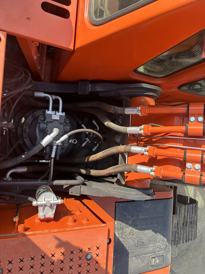 Crawler excavator Doosan DX300-9C: picture 8