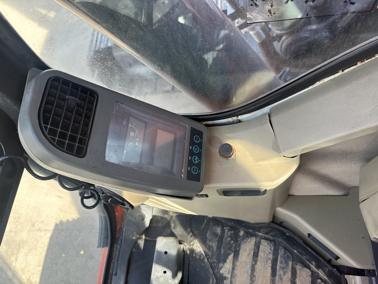 Crawler excavator Doosan DX300-9C: picture 12