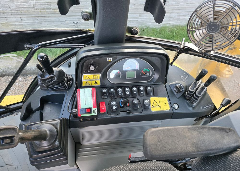 Backhoe loader Caterpillar: picture 10 Backhoe loader Caterpillar: picture 10