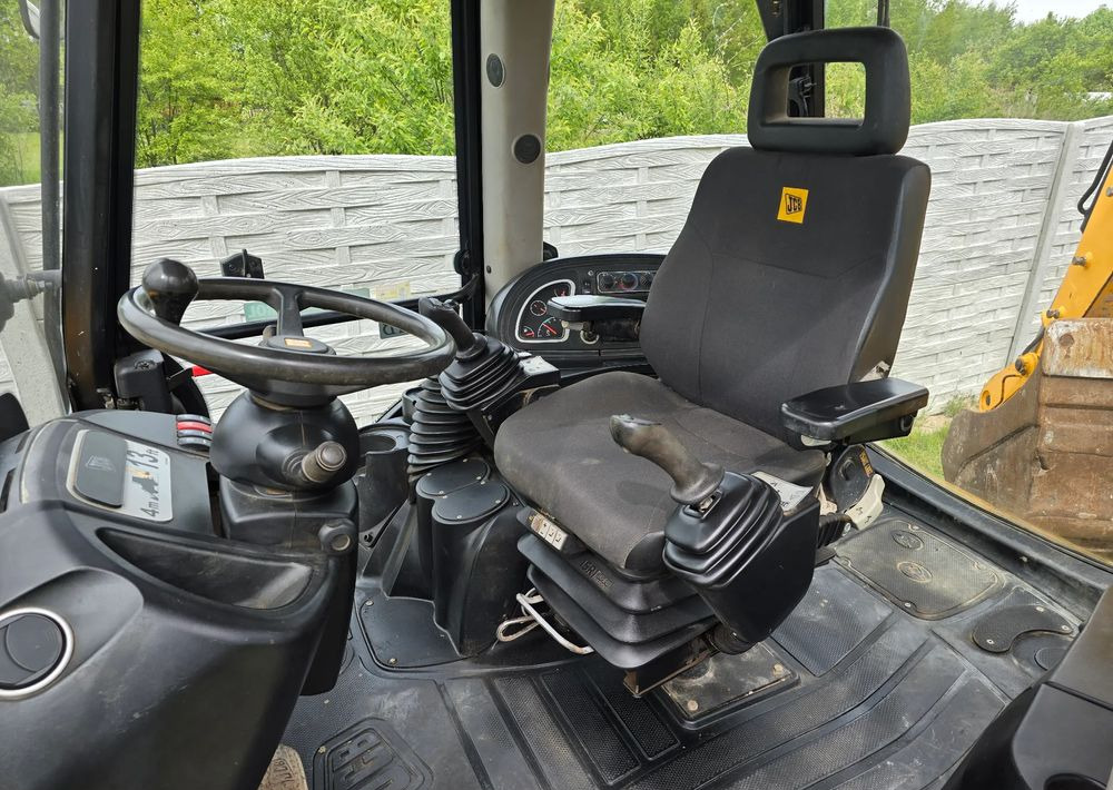 JCB - Backhoe loader: picture 3 JCB - Backhoe loader: picture 3