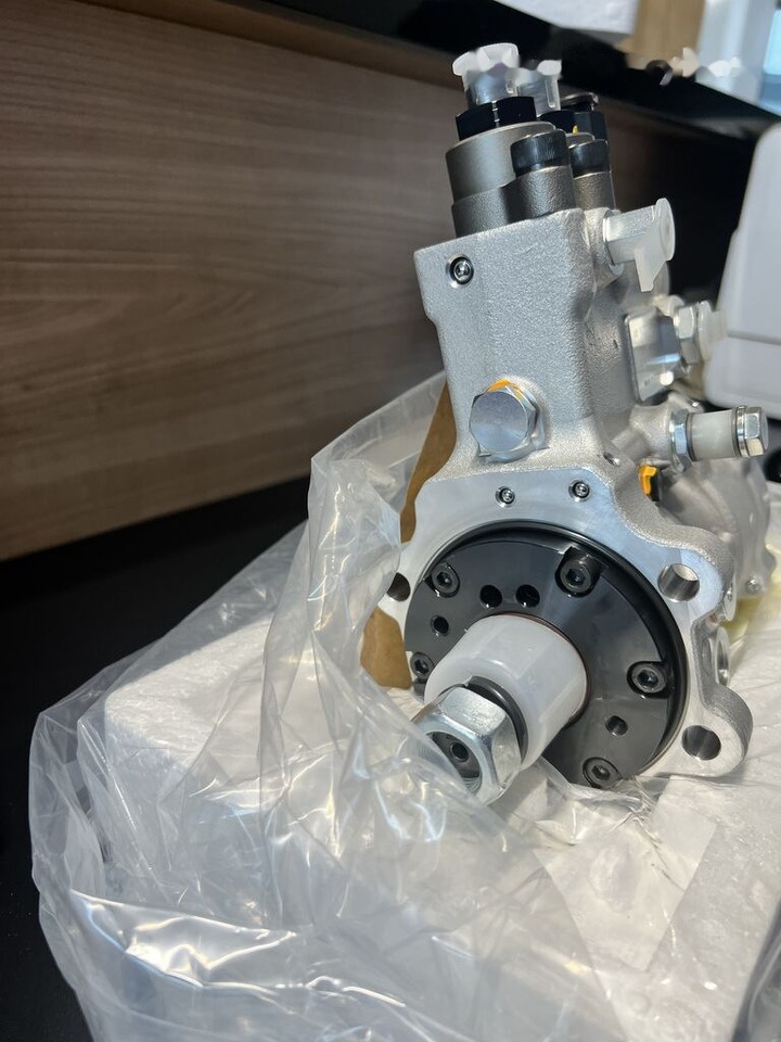 Bosch 2023 Caterpillar 2023 - Fuel pump for Excavator: picture 2 Bosch 2023 Caterpillar 2023 - Fuel pump for Excavator: picture 2