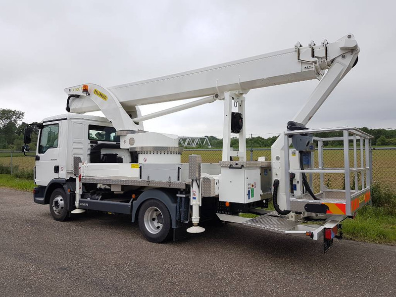 Palfinger P 300 KS - Truck mounted aerial platform: picture 3 Palfinger P 300 KS - Truck mounted aerial platform: picture 3