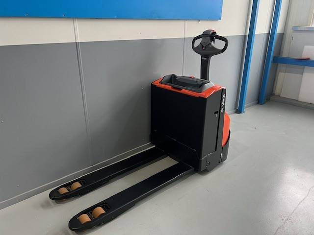 Toyota LWE160 - Pallet truck: picture 2 Toyota LWE160 - Pallet truck: picture 2