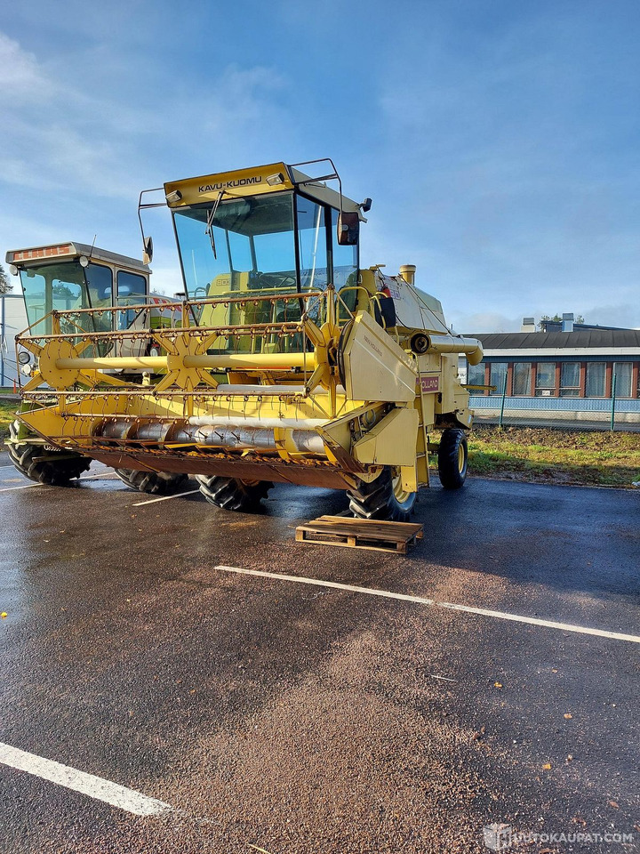 New Holland 8030, 1981 1910h, MTK25, Porvoo - Combine harvester: picture 2 New Holland 8030, 1981 1910h, MTK25, Porvoo - Combine harvester: picture 2