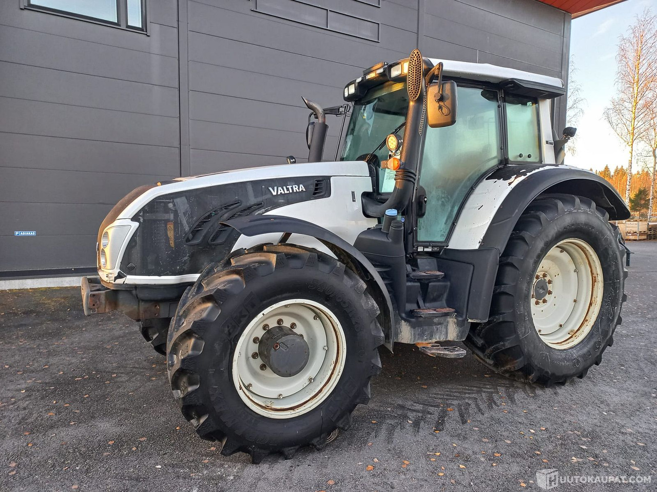 Valtra T213 VERSU, 2013, 11 100 h, Joensuu - Farm tractor: picture 1 Valtra T213 VERSU, 2013, 11 100 h, Joensuu - Farm tractor: picture 1