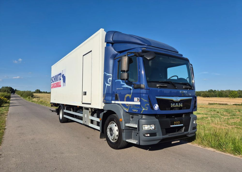 MAN TGM 18.250 Carrier 1950 D/E z Holandii / TOP STAN / 7.5m / 18 palet / winda + drzwi boczne / OKAZJA - Refrigerator truck: picture 3 MAN TGM 18.250 Carrier 1950 D/E z Holandii / TOP STAN / 7.5m / 18 palet / winda + drzwi boczne / OKAZJA - Refrigerator truck: picture 3