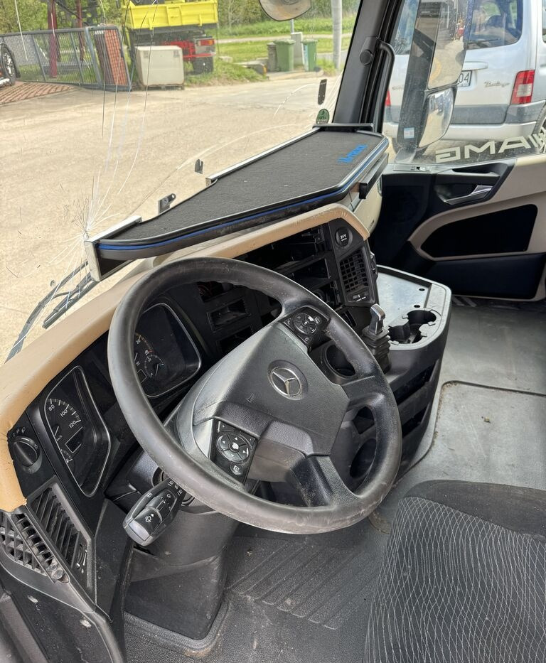 Mercedes-Benz Actros MP 4 - Cab for Truck: picture 5 Mercedes-Benz Actros MP 4 - Cab for Truck: picture 5