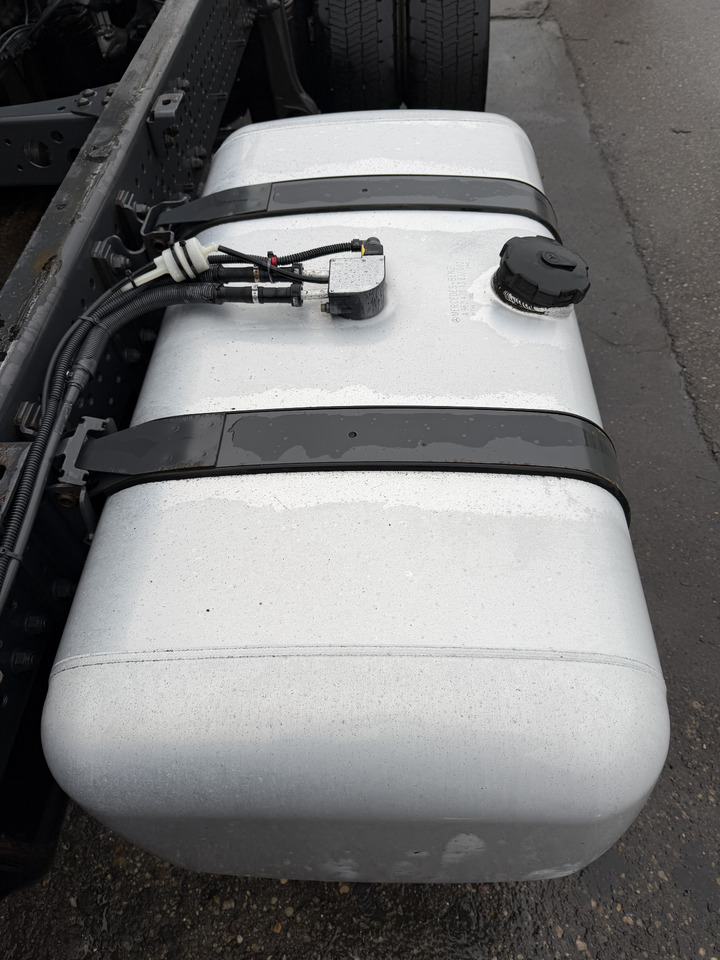 Mercedes Actros MP 4 Antos 390L - Fuel tank: picture 4 Mercedes Actros MP 4 Antos 390L - Fuel tank: picture 4