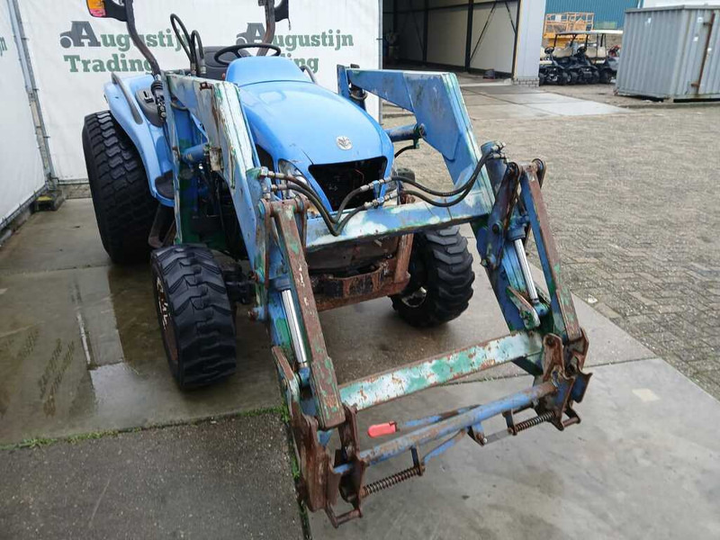 New Holland TC 40 - Farm tractor: picture 4 New Holland TC 40 - Farm tractor: picture 4