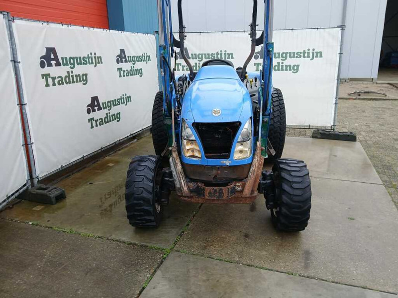 New Holland TC 40 - Farm tractor: picture 2 New Holland TC 40 - Farm tractor: picture 2