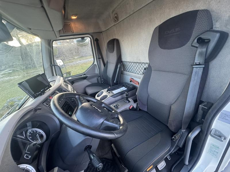 Interior photo 1: Box truck DAF LF 210 FA