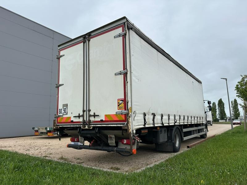 Renault D-Series - Curtainsider truck: picture 5 Renault D-Series - Curtainsider truck: picture 5