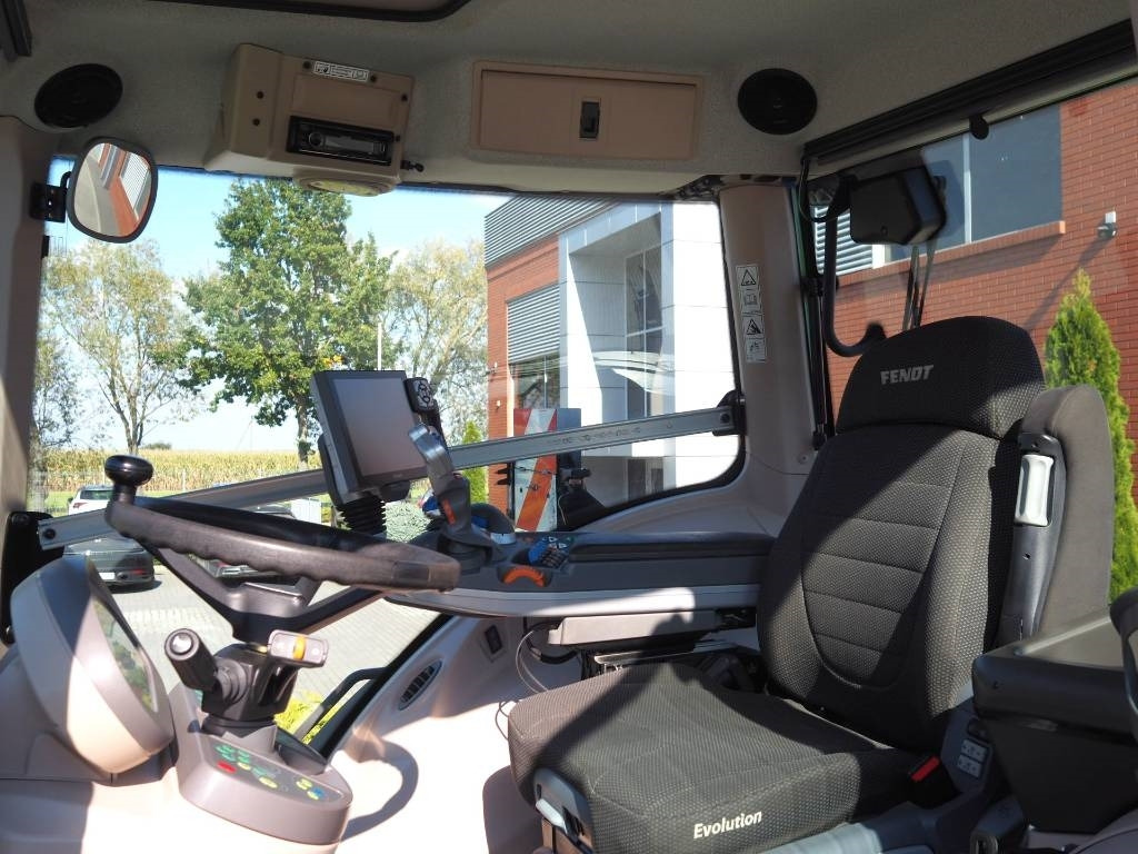 Fendt 824 Vario S4 ProfiPlus, GPS - Farm tractor: picture 5 Fendt 824 Vario S4 ProfiPlus, GPS - Farm tractor: picture 5