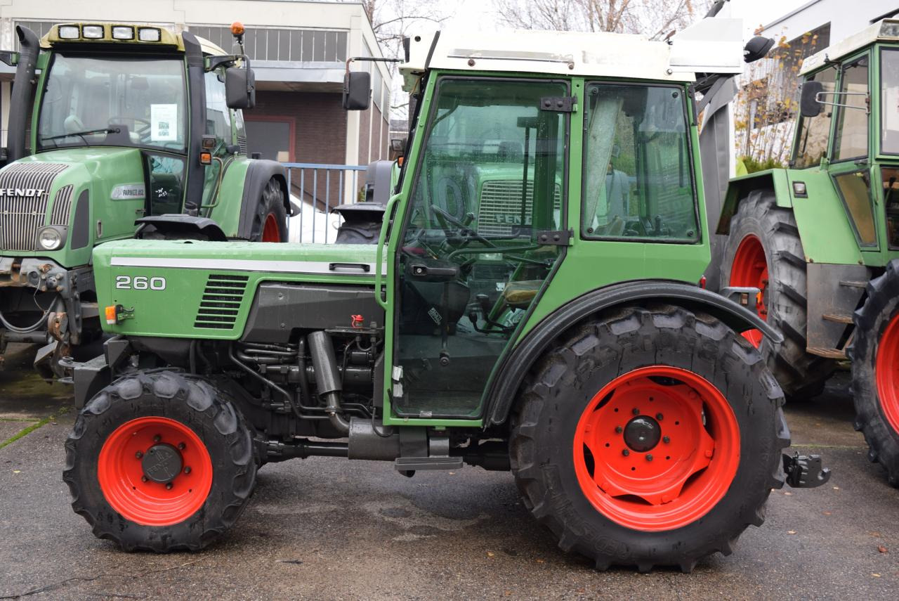 Fendt Farmer 260 V *Schmalspur* - Farm tractor: picture 3 Fendt Farmer 260 V *Schmalspur* - Farm tractor: picture 3