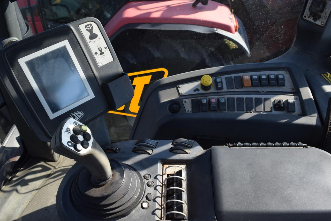 Farm tractor JCB Fastrac 8250: picture 9