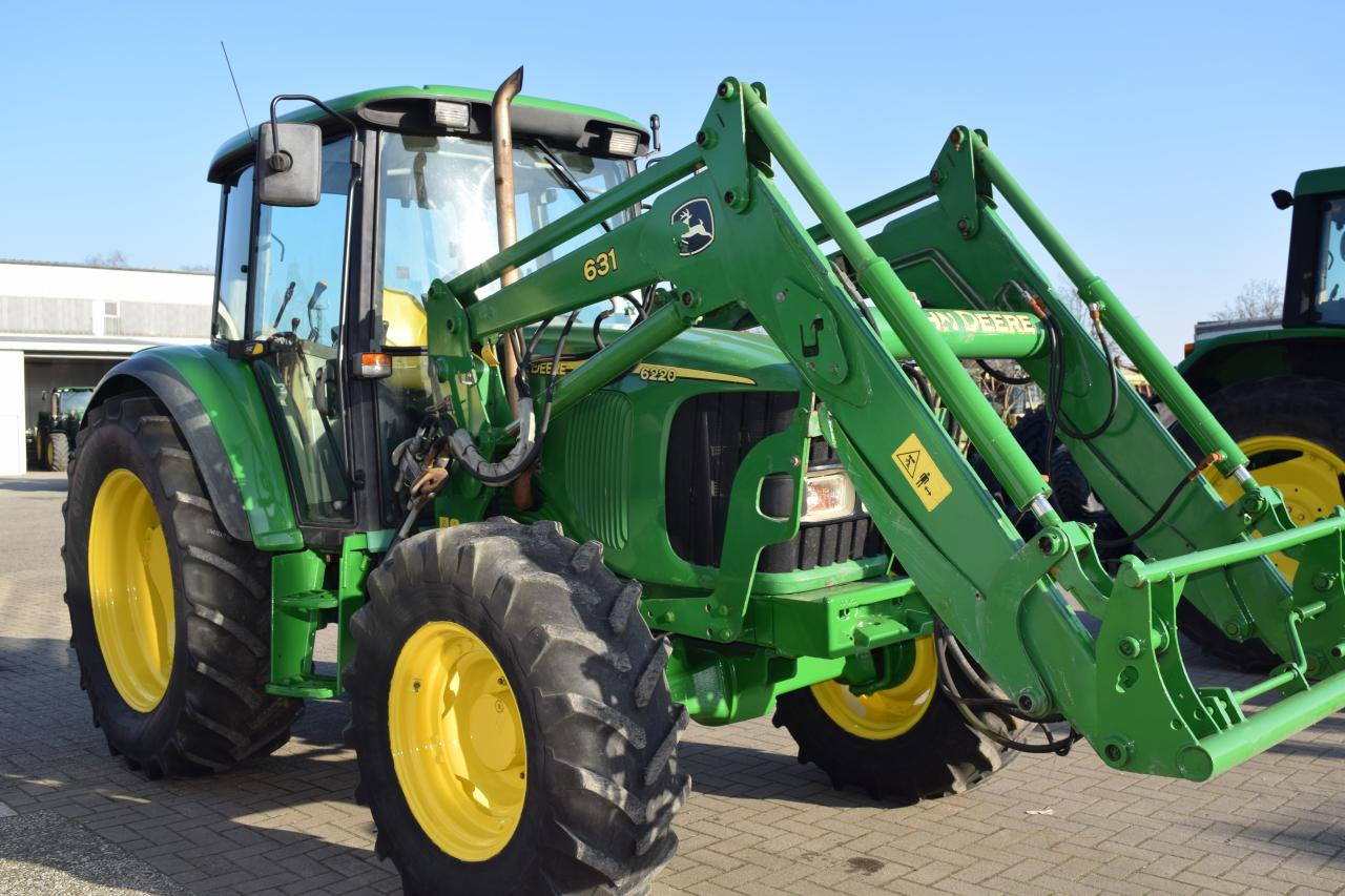 John Deere 6220 - Farm tractor: picture 2 John Deere 6220 - Farm tractor: picture 2