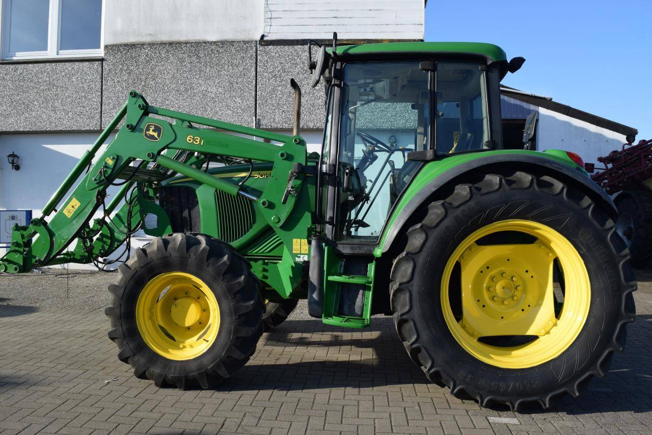 John Deere 6220 - Farm tractor: picture 3 John Deere 6220 - Farm tractor: picture 3