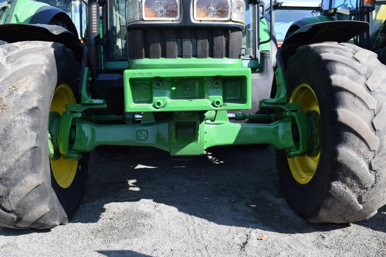 Farm tractor John Deere 6330: picture 6