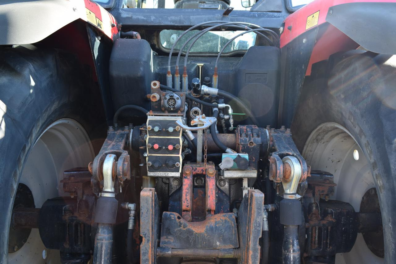 Massey Ferguson MF 8250 - Farm tractor: picture 5 Massey Ferguson MF 8250 - Farm tractor: picture 5