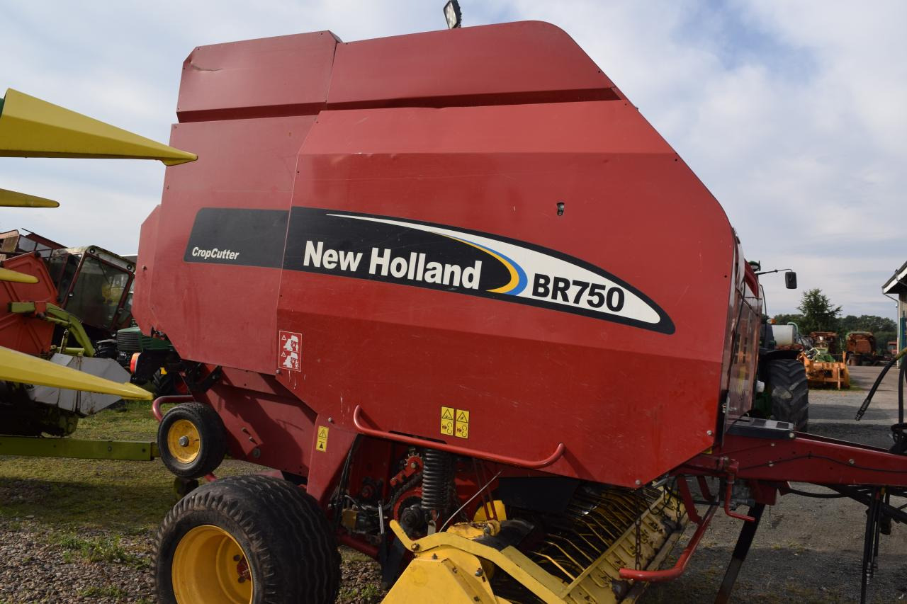 New Holland BR 750 CropCutter - Round baler: picture 3 New Holland BR 750 CropCutter - Round baler: picture 3