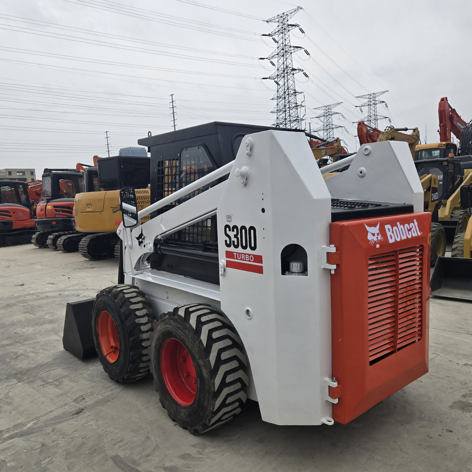 BOBCAT S300 - Skid steer loader: picture 2 BOBCAT S300 - Skid steer loader: picture 2