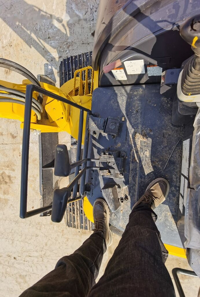 Mini excavator Komatsu PC40MR: picture 11