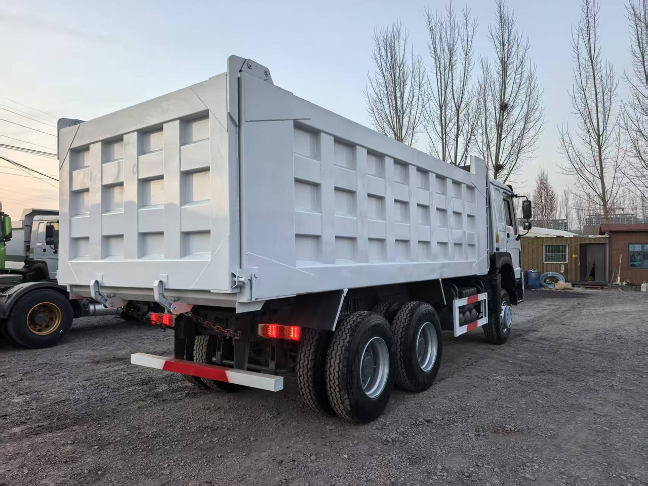 SINOTRUK HOWO 6x4 - Tipper: picture 4 SINOTRUK HOWO 6x4 - Tipper: picture 4