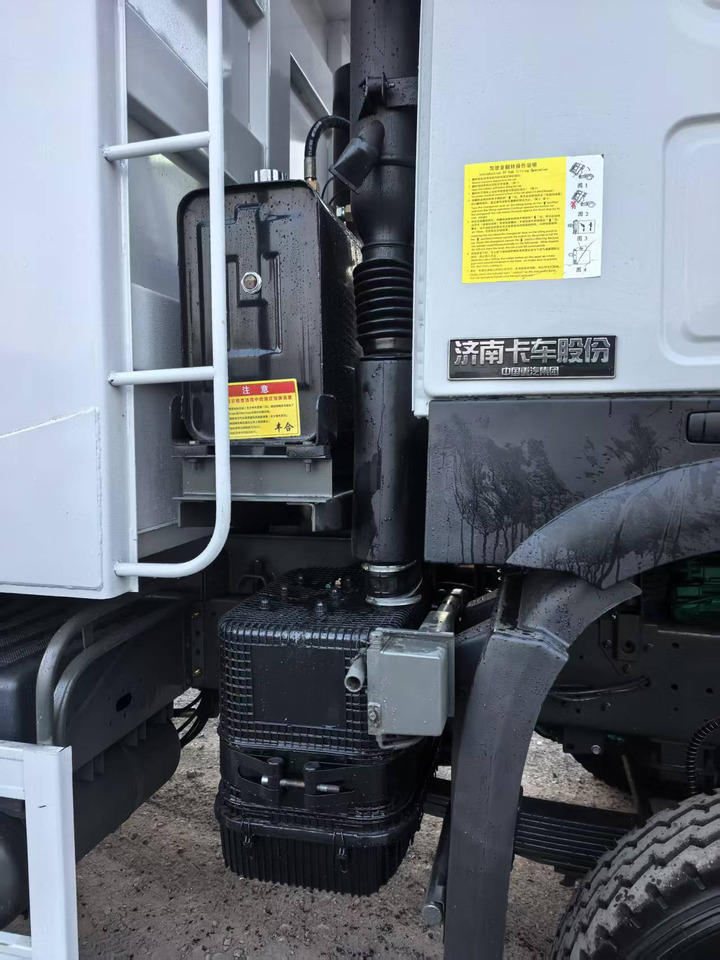 SINOTRUK HOWO 6x4 - Tipper: picture 5 SINOTRUK HOWO 6x4 - Tipper: picture 5