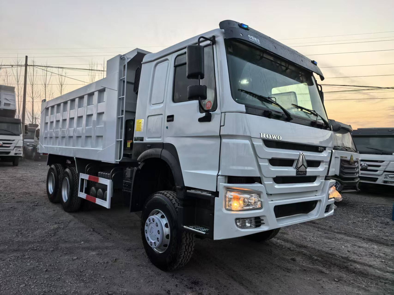 SINOTRUK HOWO 6x4 - Tipper: picture 1 SINOTRUK HOWO 6x4 - Tipper: picture 1
