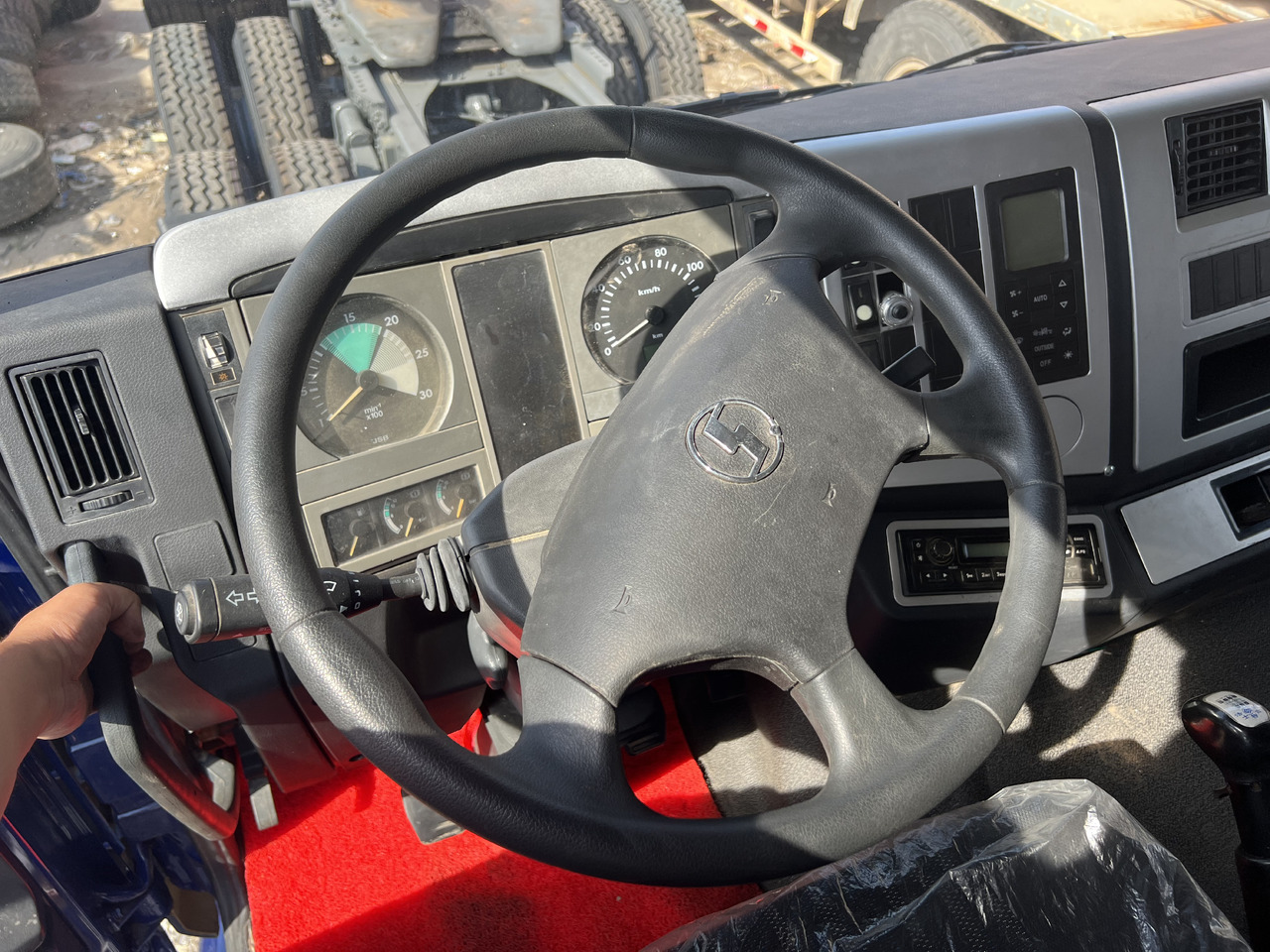 Tipper Shacman F3000 8x4: picture 9