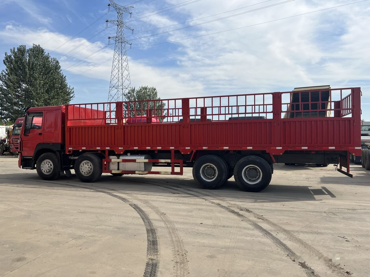 Sinotruk Howo Howo 8*4 - Dropside/ Flatbed truck: picture 3 Sinotruk Howo Howo 8*4 - Dropside/ Flatbed truck: picture 3