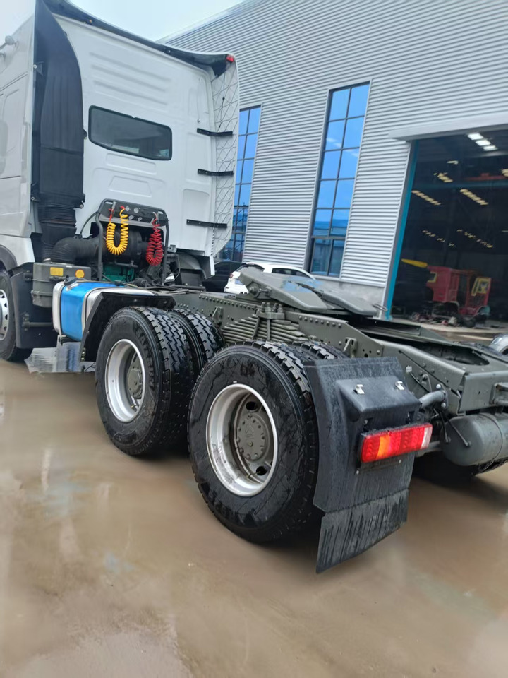 Tractor unit SINOTRUK HOWO: picture 7