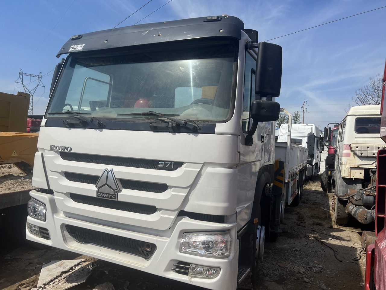 SINOTRUK HOWO trailer head - Tractor unit: picture 1 SINOTRUK HOWO trailer head - Tractor unit: picture 1