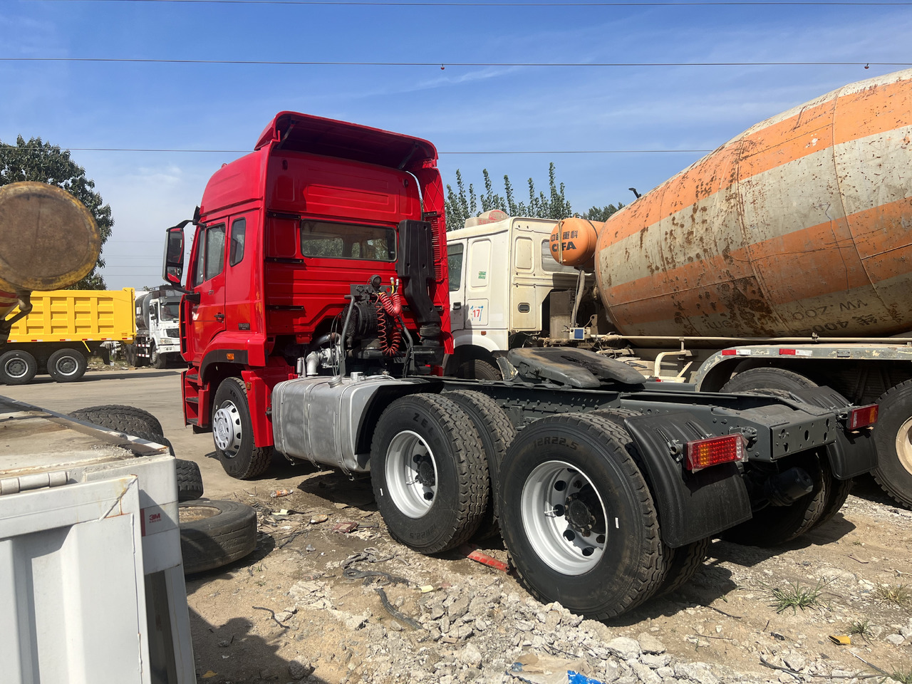 SINOTRUK Trailer head - Tractor unit: picture 3 SINOTRUK Trailer head - Tractor unit: picture 3