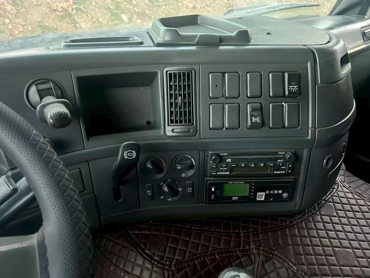 Tractor unit VOLVO FM440: picture 11
