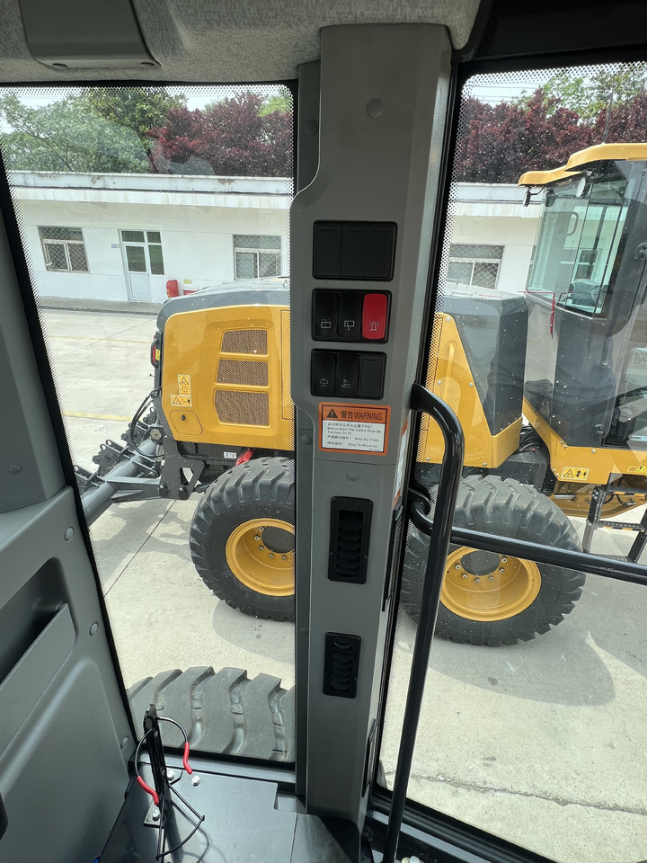 XCMG GR215 - Grader: picture 2 XCMG GR215 - Grader: picture 2