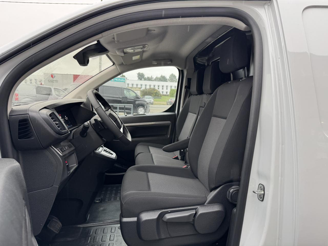 CITROEN Jumpy M 2.0 BlueHDi - 145 S&S - BV EAT8 III FOURGON . PHASE 2 - Panel van: picture 5 CITROEN Jumpy M 2.0 BlueHDi - 145 S&S - BV EAT8 III FOURGON . PHASE 2 - Panel van: picture 5