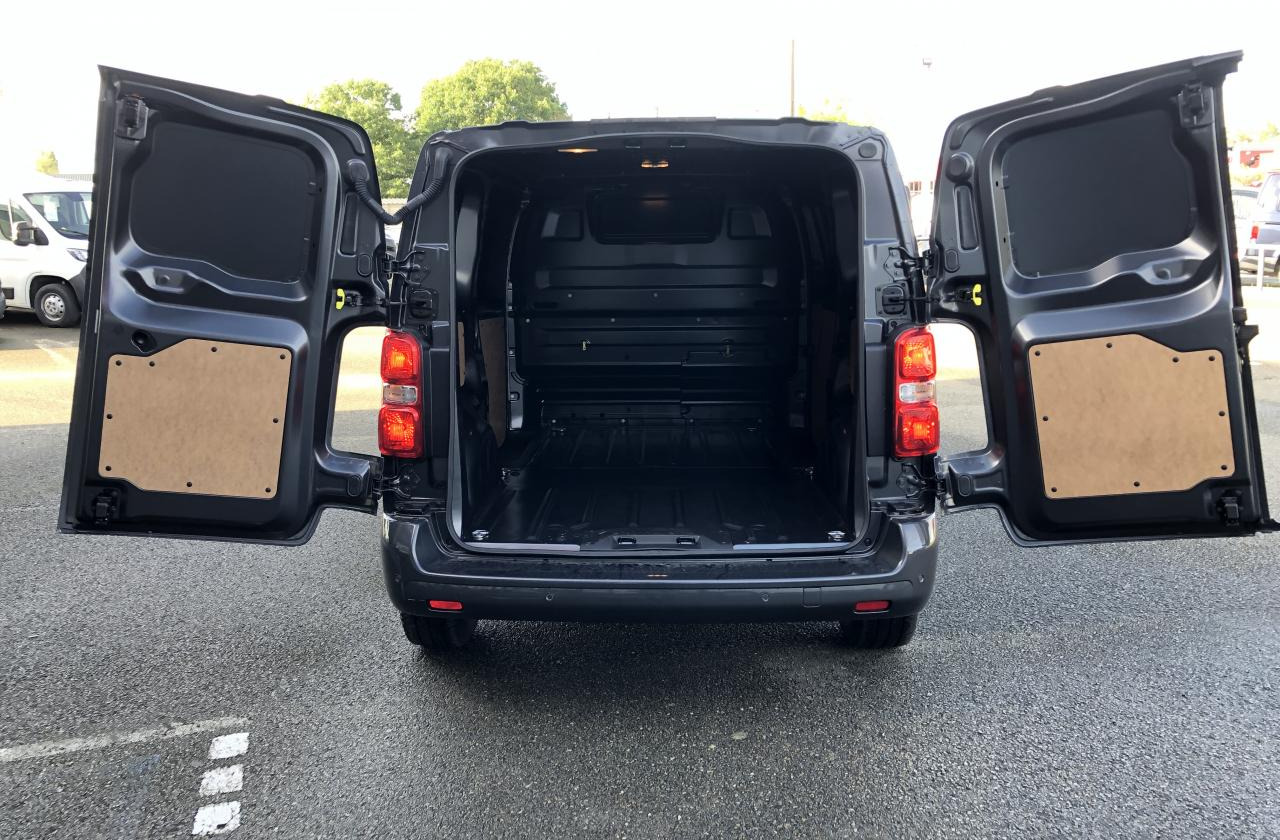 CITROEN Jumpy M 2.0 BlueHDi - 180 S&S - BV EAT8 III FOURGON . PHASE 2 - Panel van: picture 3 CITROEN Jumpy M 2.0 BlueHDi - 180 S&S - BV EAT8 III FOURGON . PHASE 2 - Panel van: picture 3