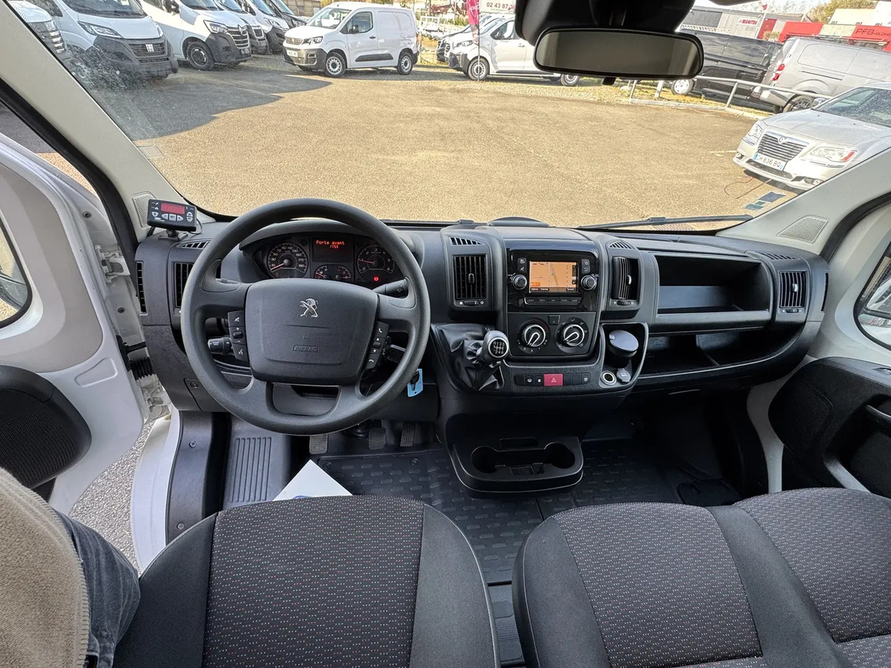 Fiat Ducato CCB 3.5 MAXI HD M 2.3 MULTIJET 130CH BUSINESS - Box van: picture 4 Fiat Ducato CCB 3.5 MAXI HD M 2.3 MULTIJET 130CH BUSINESS - Box van: picture 4