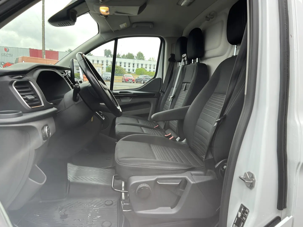 Ford Transit Custom 300 L1H1 2.0 ECOBLUE 130 S&S LIMITED BVA6 - Panel van: picture 3 Ford Transit Custom 300 L1H1 2.0 ECOBLUE 130 S&S LIMITED BVA6 - Panel van: picture 3