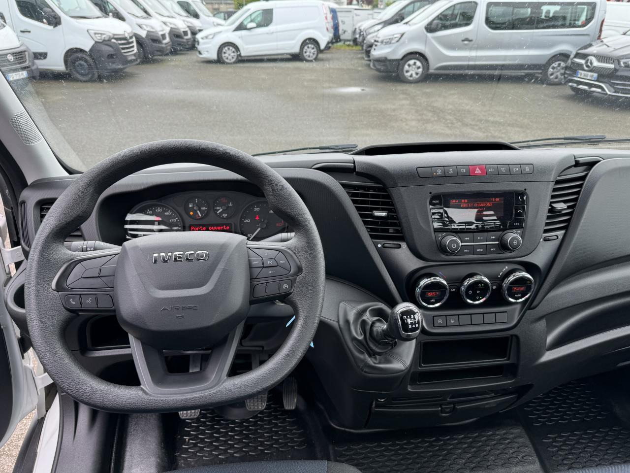 IVECO daily PORTE VOITURE DEPANNEUSE 35 S 16 3L0 160 CH EMPATTEMENT 4100 PLATEAU FIX'ALU EQUIP - Panel van: picture 4 IVECO daily PORTE VOITURE DEPANNEUSE 35 S 16 3L0 160 CH EMPATTEMENT 4100 PLATEAU FIX'ALU EQUIP - Panel van: picture 4