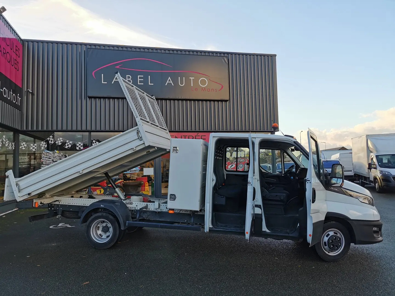 Tipper van Iveco Daily 35C14 EMPATTEMENT 3750: picture 1