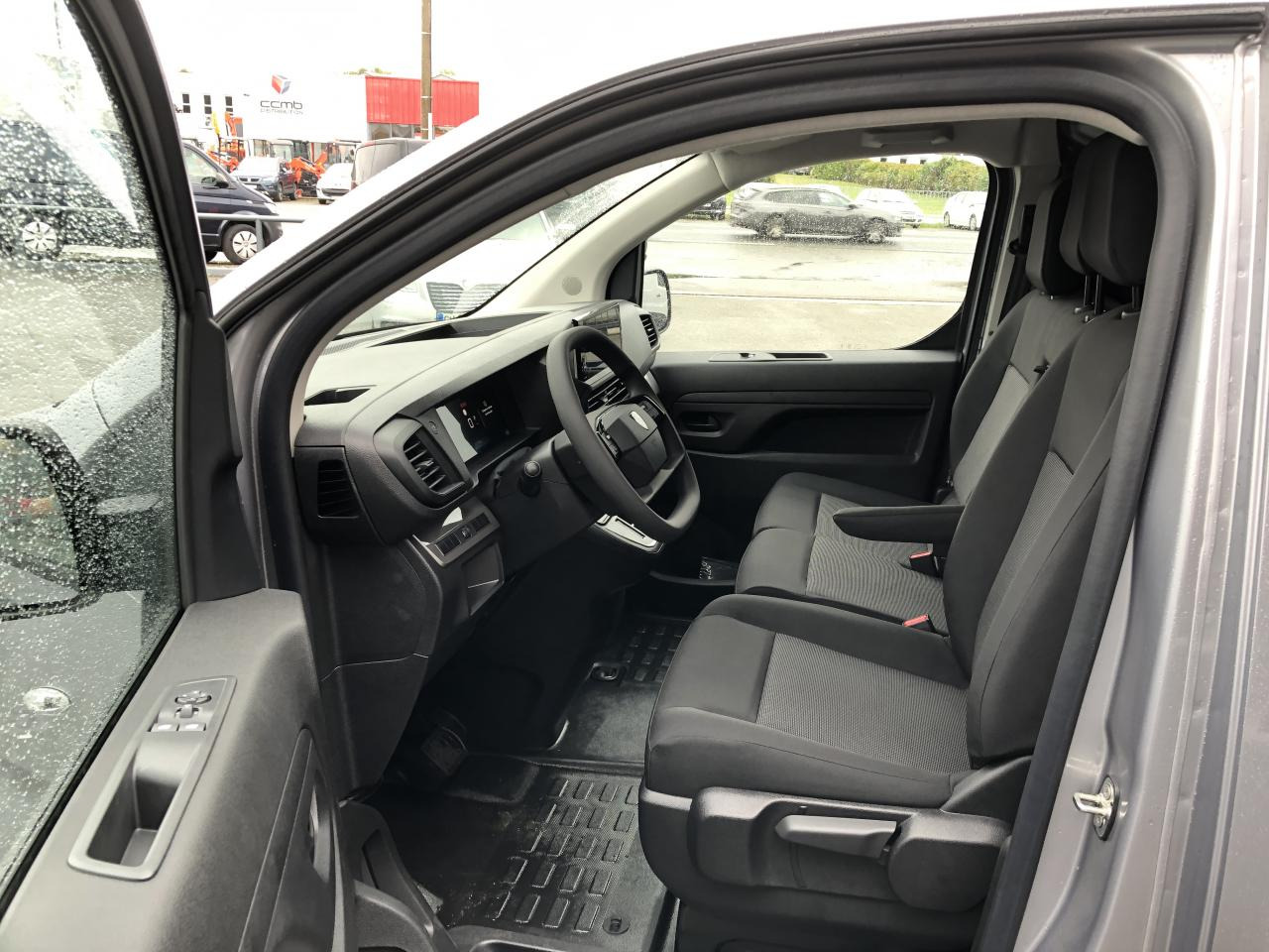 PEUGEOT Expert M 2.0 BLUE HDI 180CH EAT-8 - Panel van: picture 5 PEUGEOT Expert M 2.0 BLUE HDI 180CH EAT-8 - Panel van: picture 5