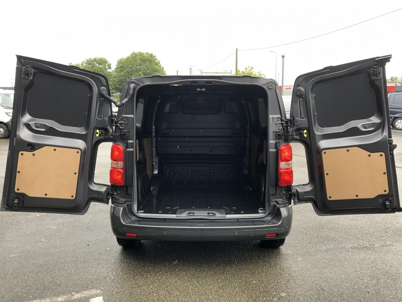 PEUGEOT Expert M 2.0 BLUE HDI 180CH EAT-8 - Panel van: picture 2 PEUGEOT Expert M 2.0 BLUE HDI 180CH EAT-8 - Panel van: picture 2