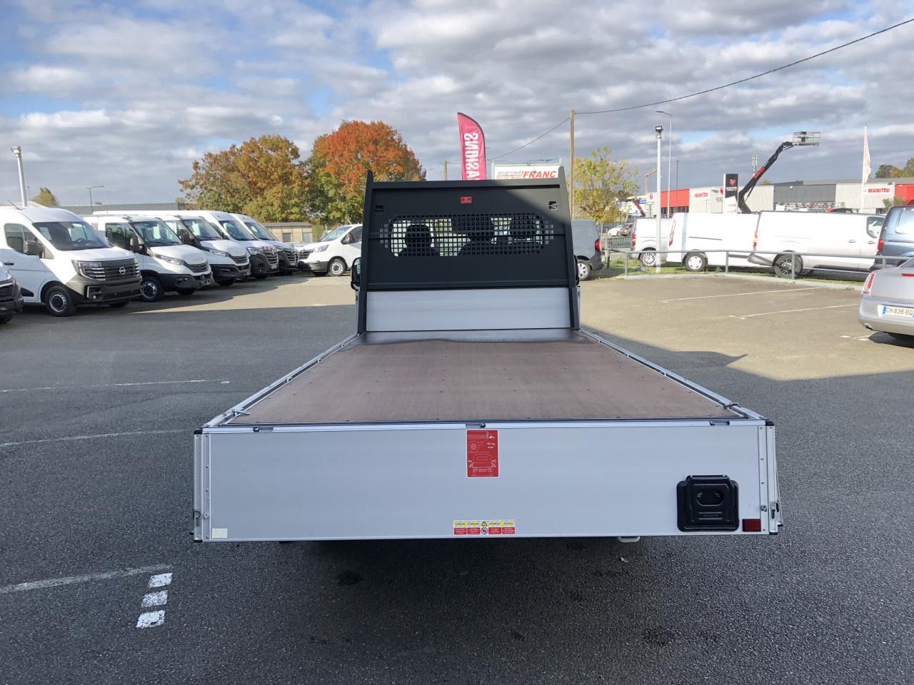 PEUGEOT boxer 3t5 plateau 4m20 2.2 hdi 140ch - Flatbed van: picture 4 PEUGEOT boxer 3t5 plateau 4m20 2.2 hdi 140ch - Flatbed van: picture 4