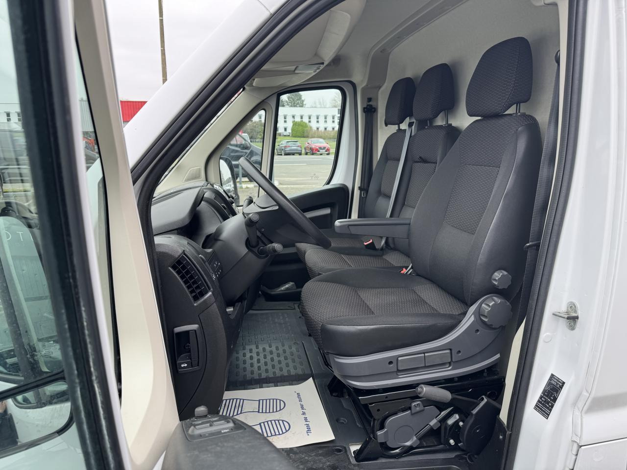 Peugeot Boxer 333 L1H1 2.2 BLUEHDI S&S 140CH ASPHALT - Panel van: picture 4 Peugeot Boxer 333 L1H1 2.2 BLUEHDI S&S 140CH ASPHALT - Panel van: picture 4