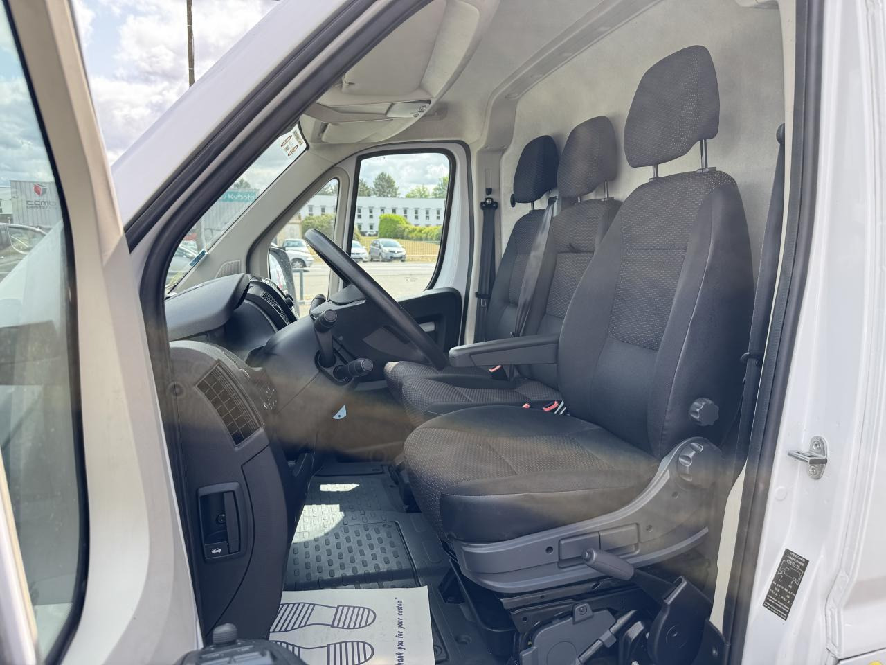 Peugeot Boxer 333 L2H2 2.2 BLUEHDI S&S 140CH ASPHALT - Panel van: picture 4 Peugeot Boxer 333 L2H2 2.2 BLUEHDI S&S 140CH ASPHALT - Panel van: picture 4