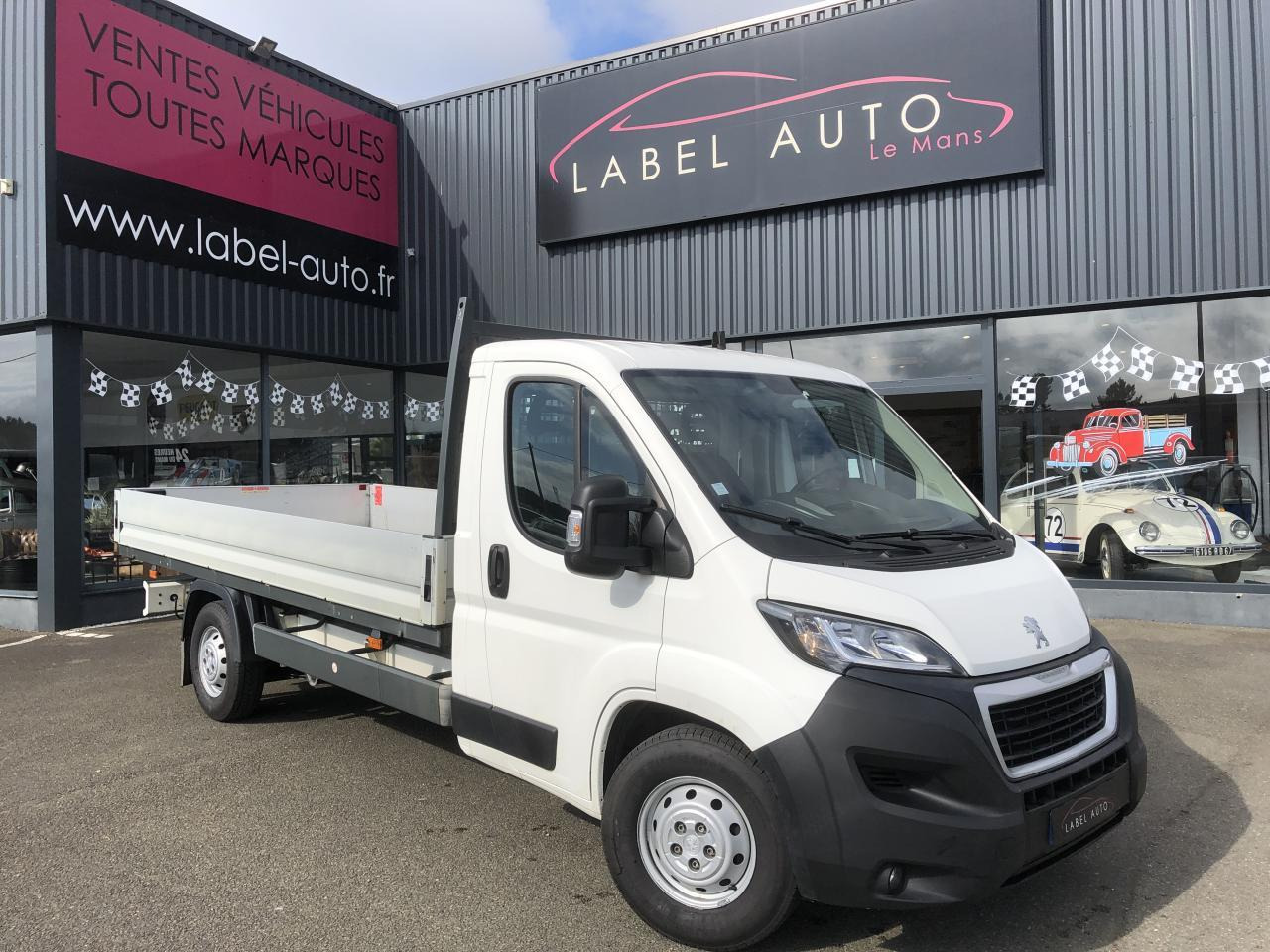 Peugeot Boxer PLATEAU 4M20 L4 2.2 BLUEHDI 140 S&S PREMIUM - Flatbed van: picture 4 Peugeot Boxer PLATEAU 4M20 L4 2.2 BLUEHDI 140 S&S PREMIUM - Flatbed van: picture 4