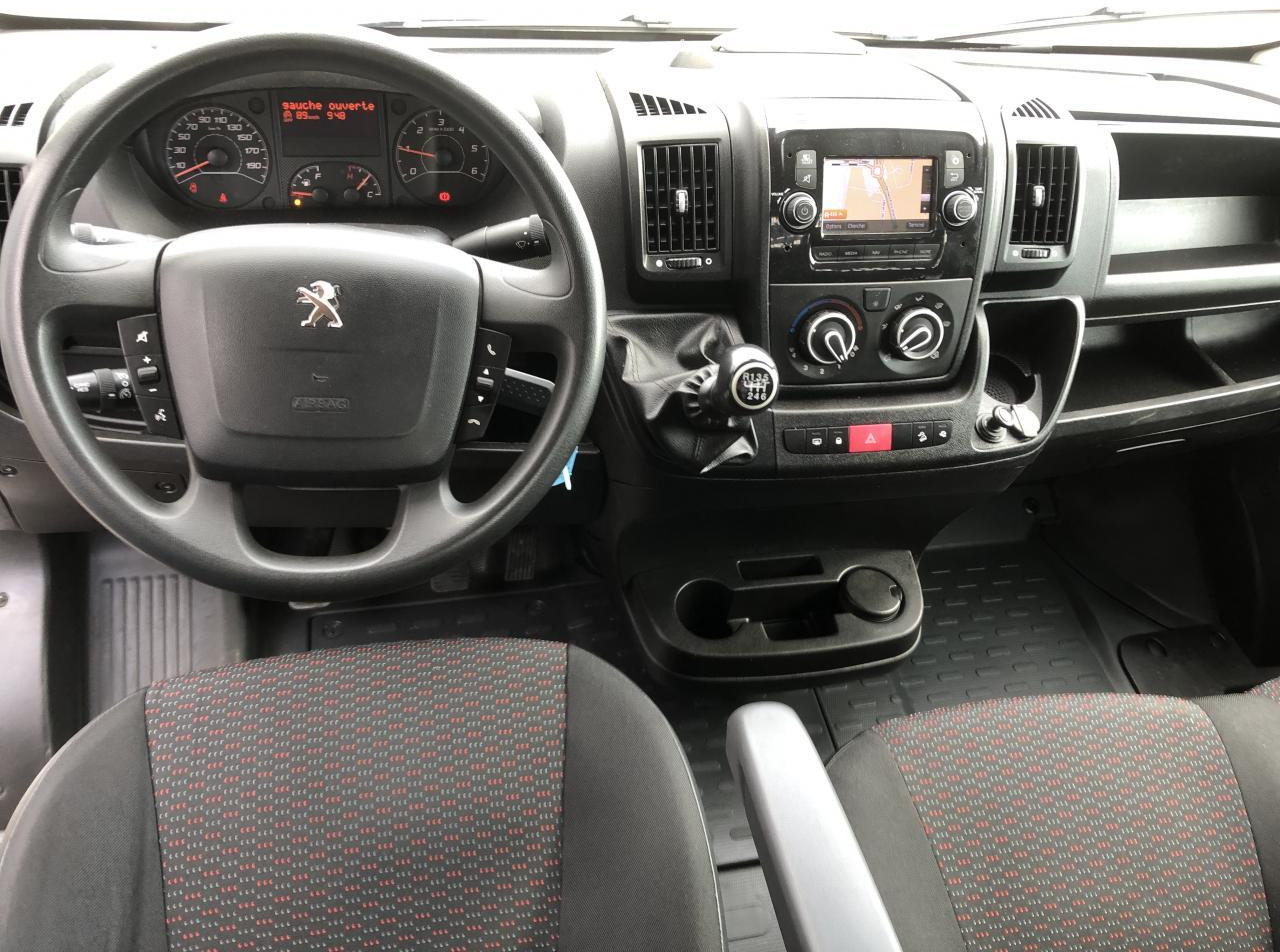 Peugeot Boxer PLATEAU 4M20 L4 2.2 BLUEHDI 140 S&S PREMIUM - Flatbed van: picture 3 Peugeot Boxer PLATEAU 4M20 L4 2.2 BLUEHDI 140 S&S PREMIUM - Flatbed van: picture 3