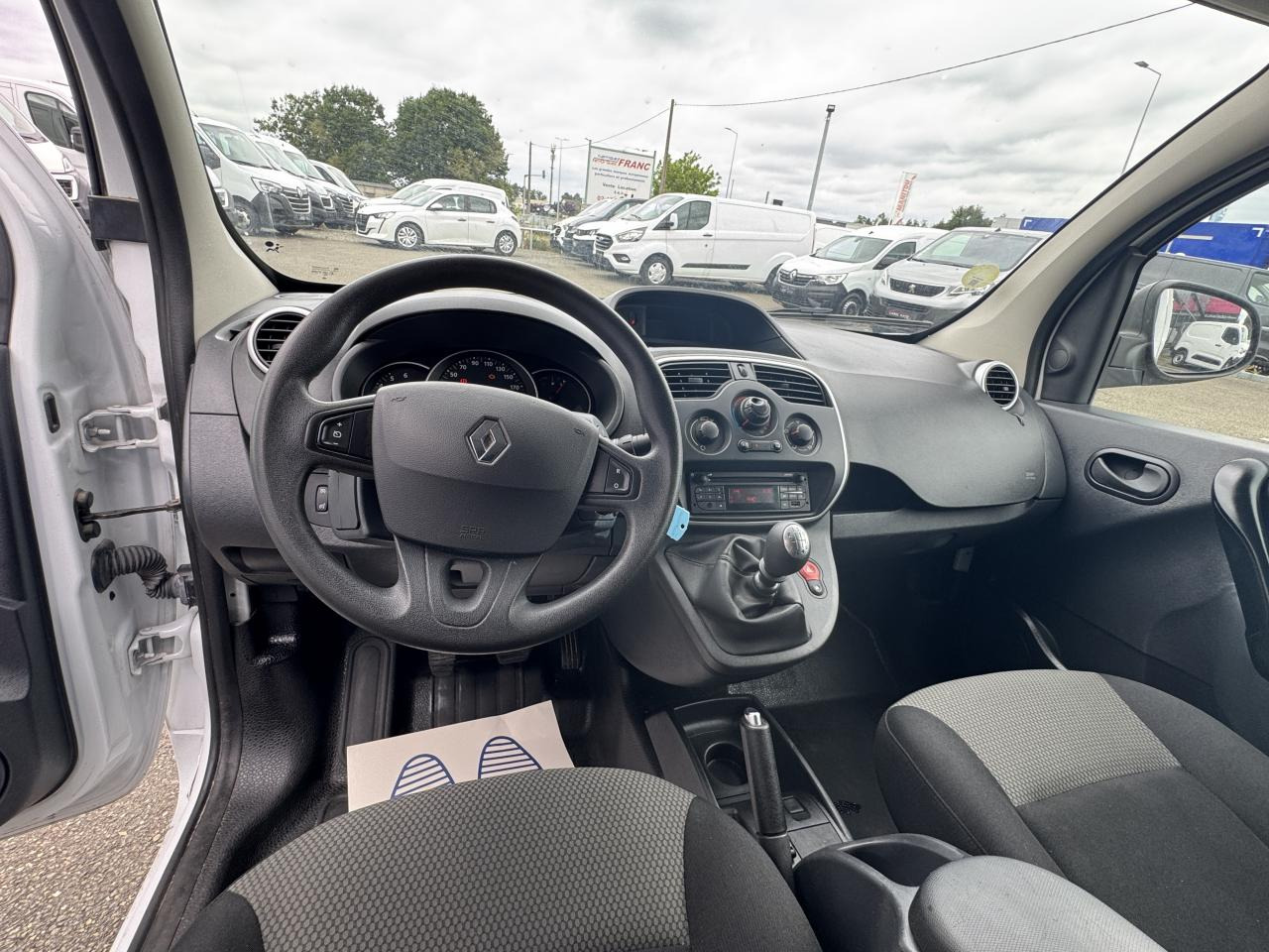 RENAULT KANGOO 1.5 DCI 80CH CONFORT - Panel van: picture 4 RENAULT KANGOO 1.5 DCI 80CH CONFORT - Panel van: picture 4